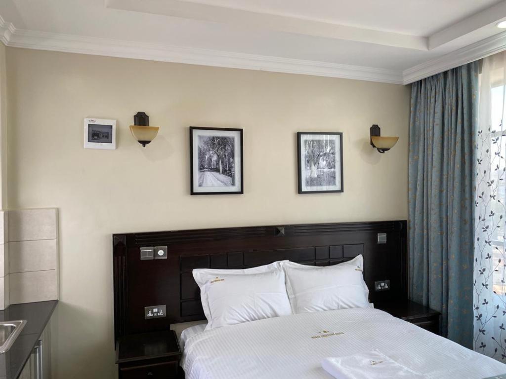 Hemak Suites Nairobi Ngoại thất bức ảnh