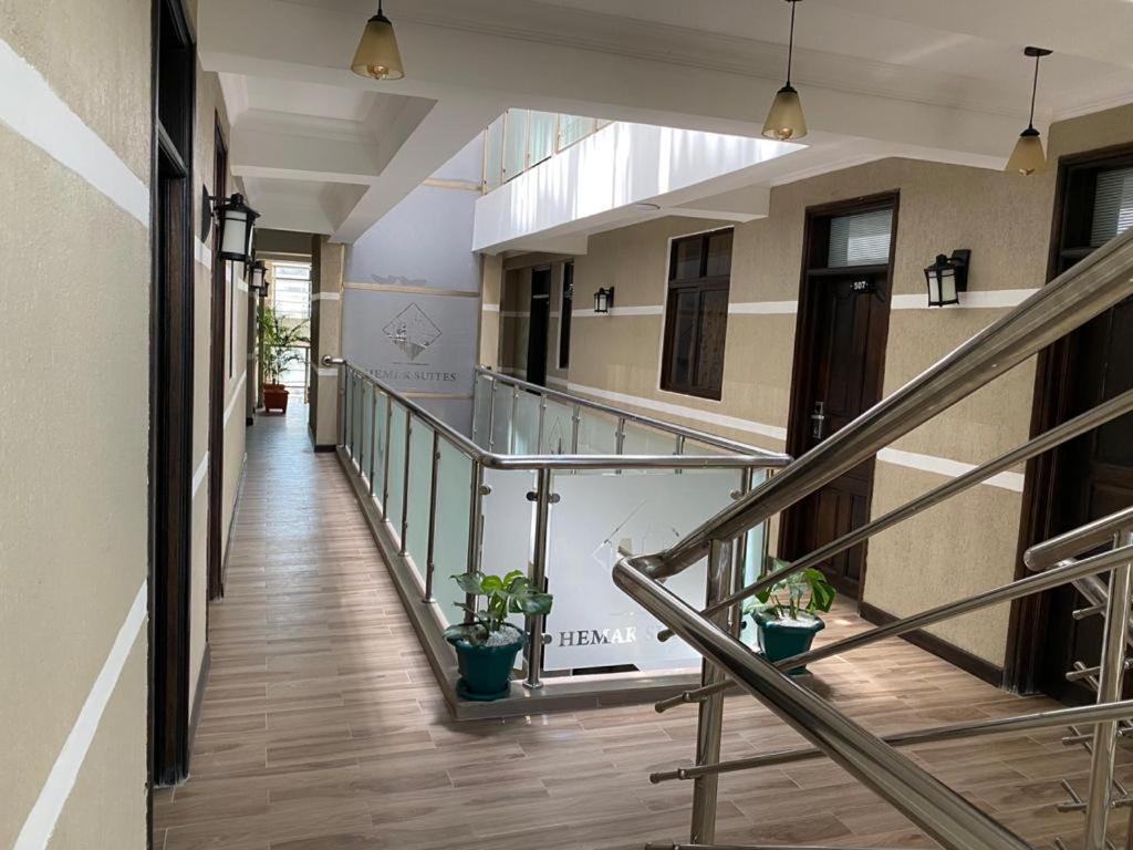 Hemak Suites Nairobi Ngoại thất bức ảnh