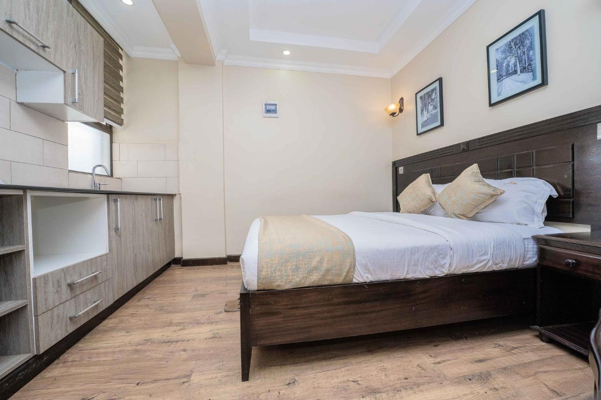 Hemak Suites Nairobi Ngoại thất bức ảnh