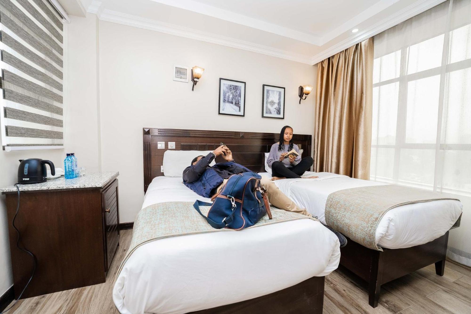 Hemak Suites Nairobi Ngoại thất bức ảnh
