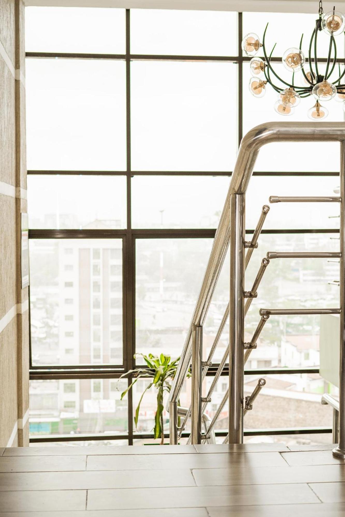 Hemak Suites Nairobi Ngoại thất bức ảnh