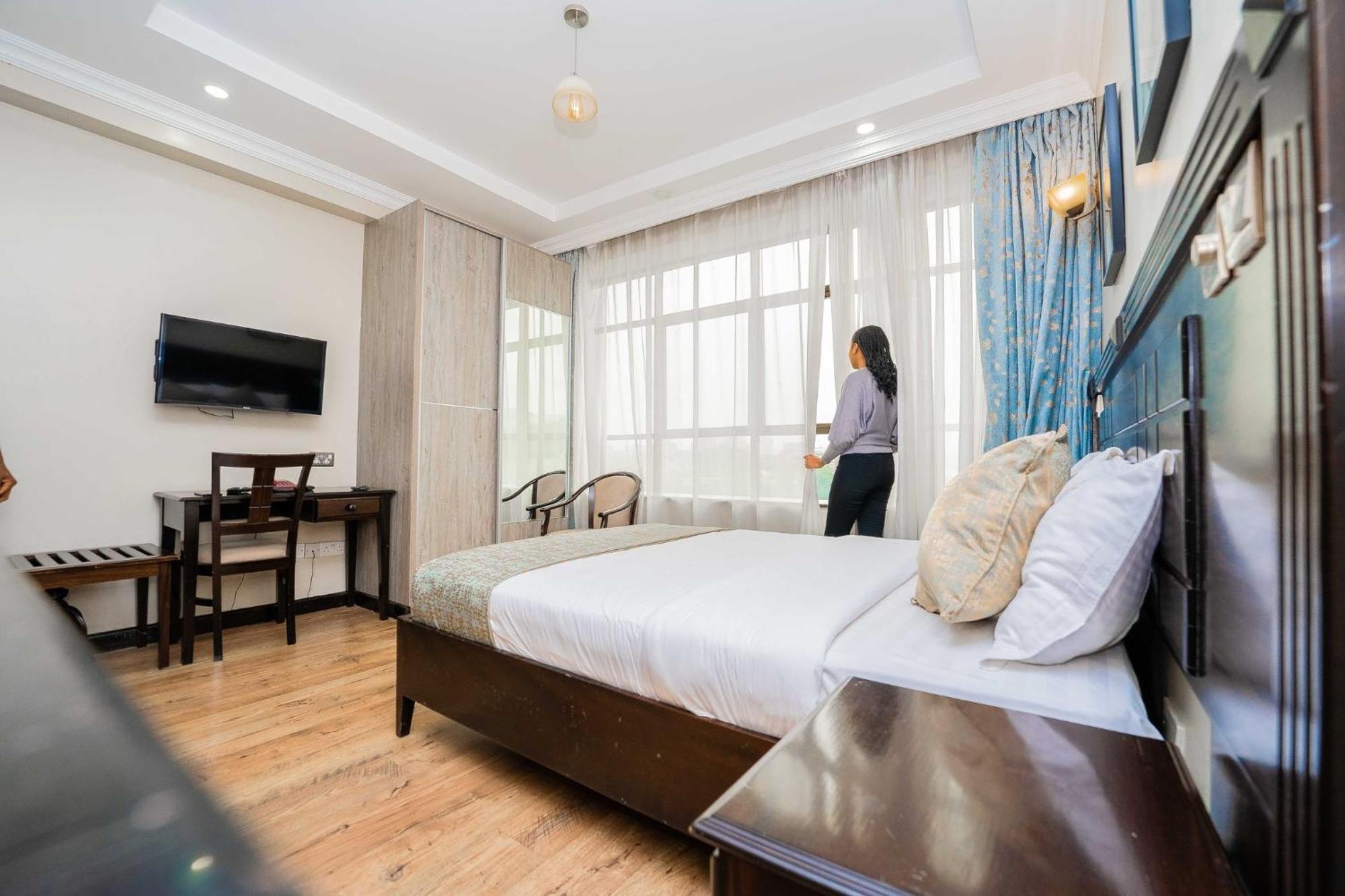 Hemak Suites Nairobi Ngoại thất bức ảnh