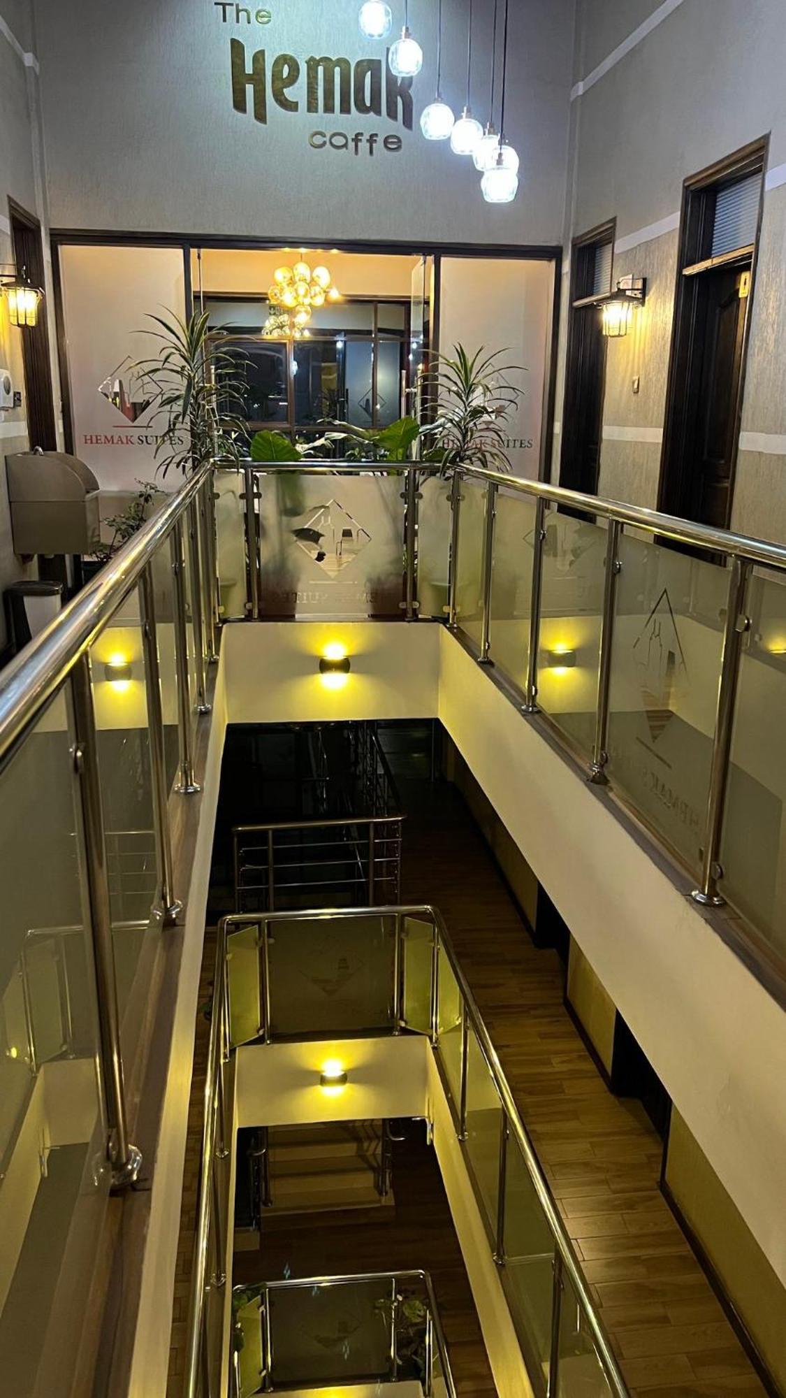 Hemak Suites Nairobi Ngoại thất bức ảnh