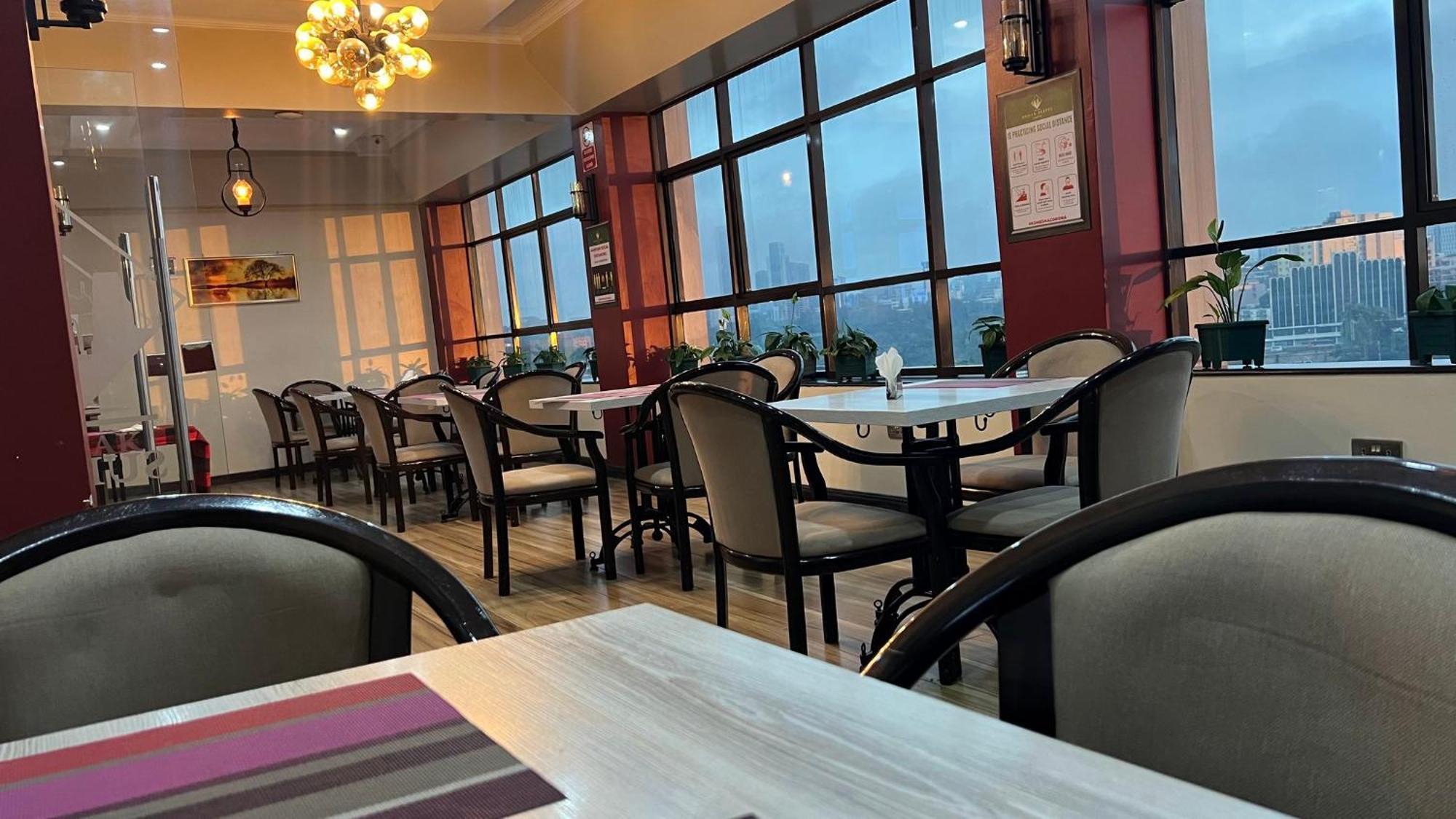 Hemak Suites Nairobi Ngoại thất bức ảnh