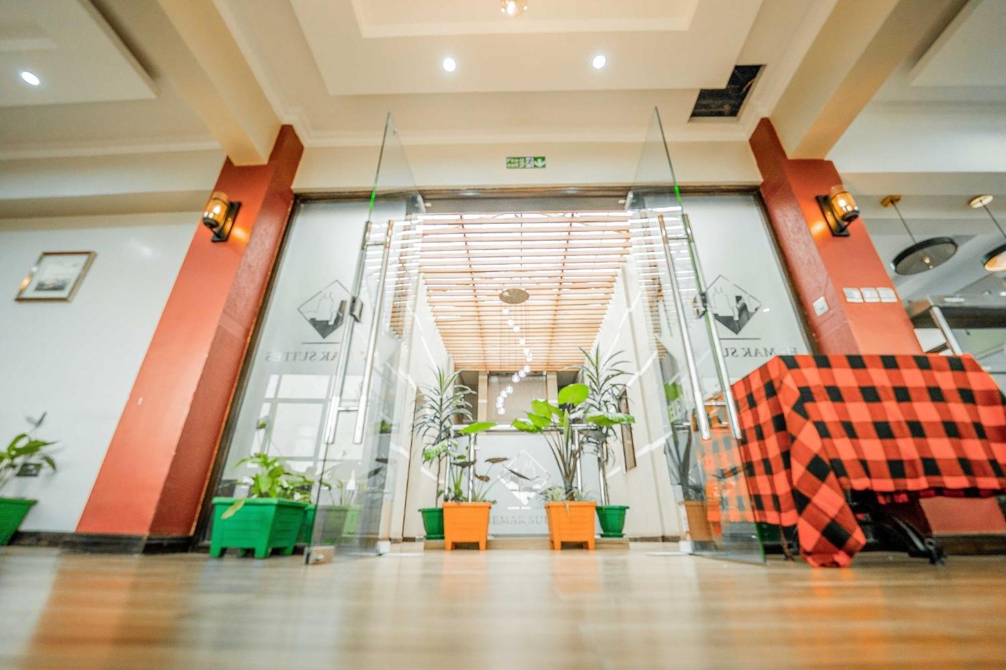 Hemak Suites Nairobi Ngoại thất bức ảnh