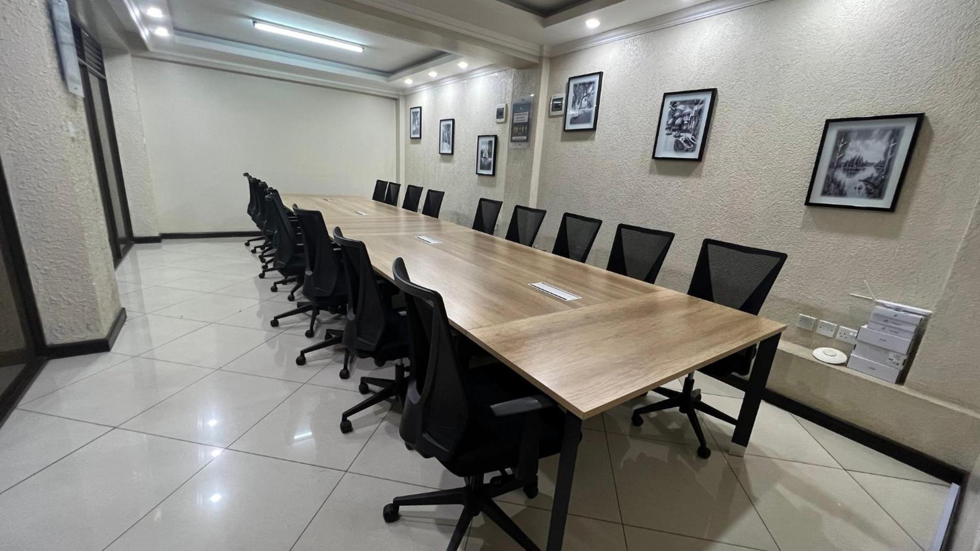 Hemak Suites Nairobi Ngoại thất bức ảnh