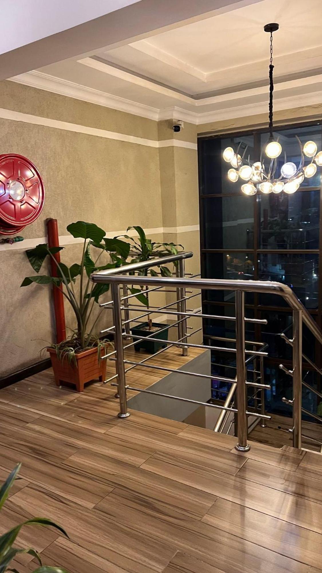 Hemak Suites Nairobi Ngoại thất bức ảnh