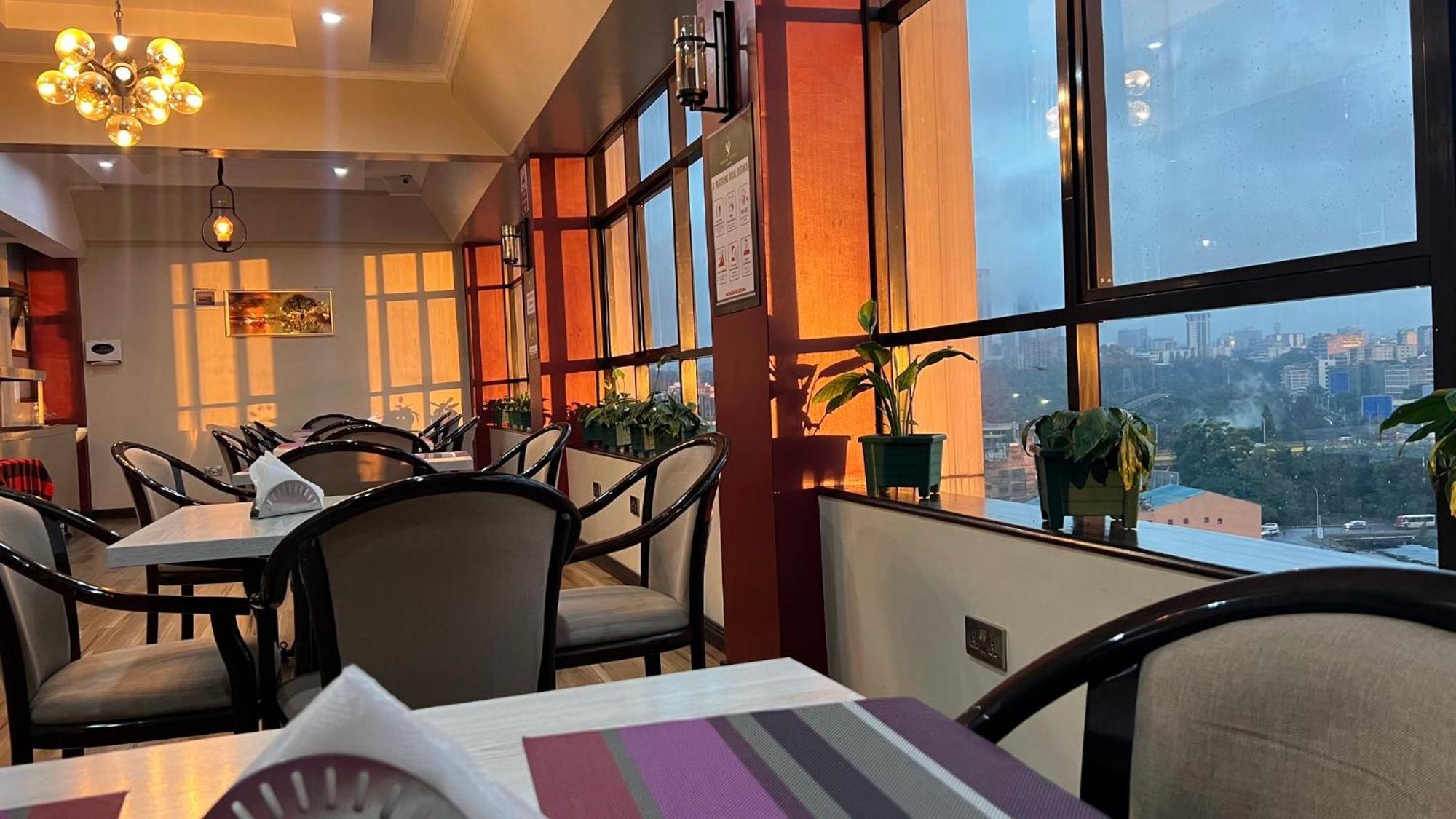Hemak Suites Nairobi Ngoại thất bức ảnh