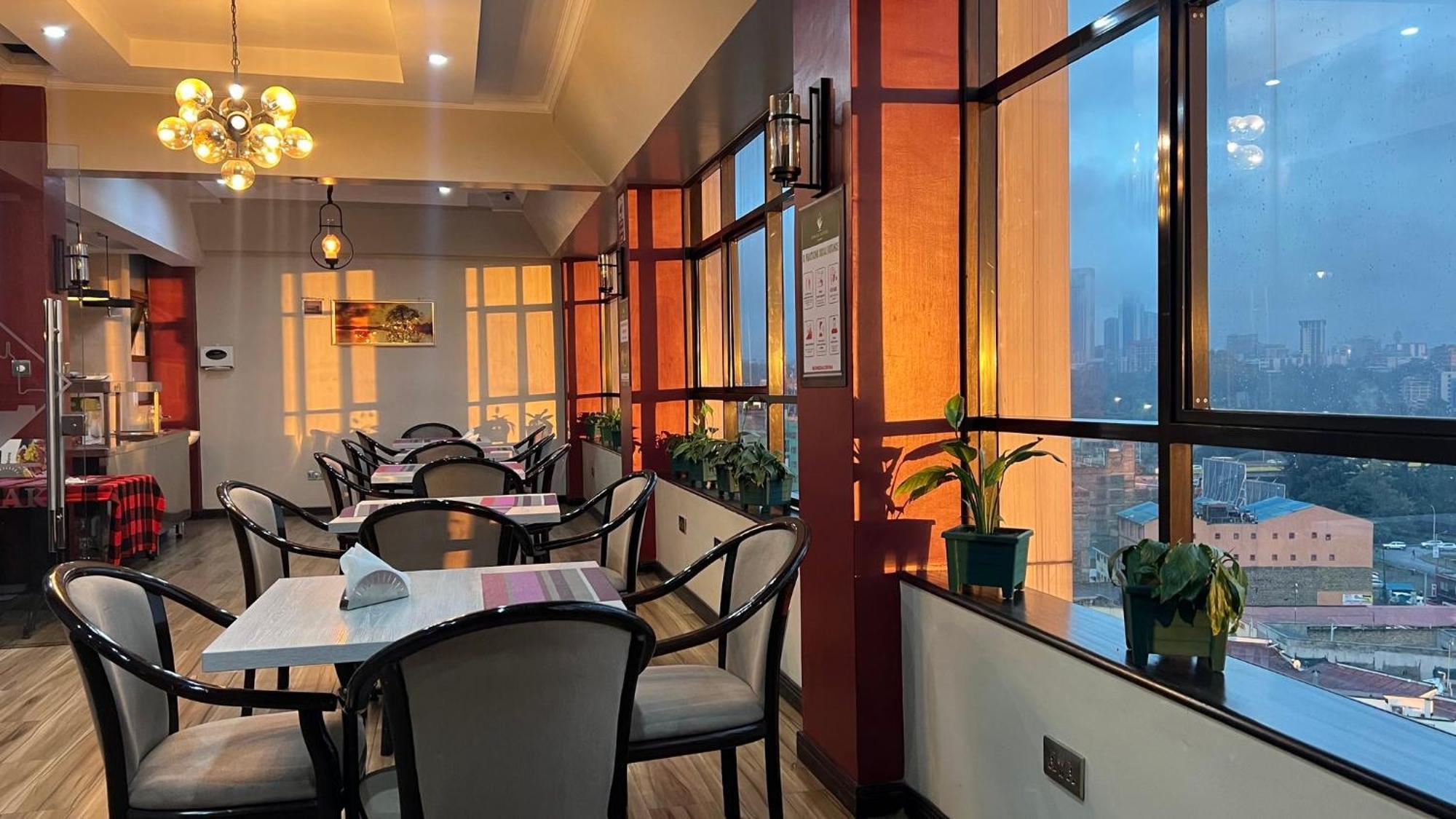 Hemak Suites Nairobi Ngoại thất bức ảnh